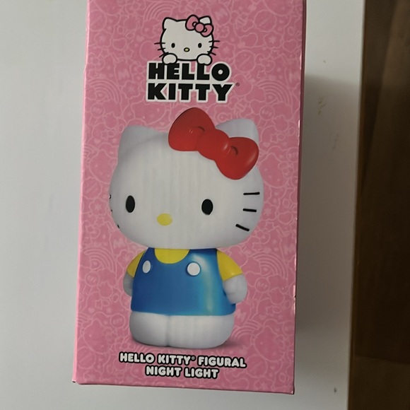 NIB! Hello Kitty Figural Night Light! 15 minute auto shut off. - Picture 4 of 5